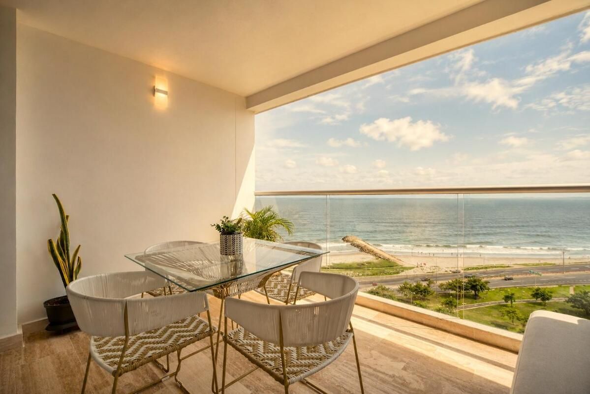 Sea View And Stunning Sunsets 5min Walk Airport Apartamento *