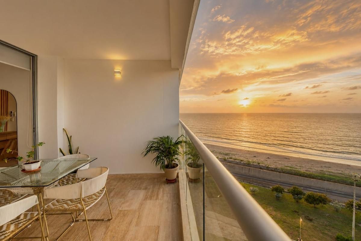 Sea View And Stunning Sunsets 5min Walk Airport